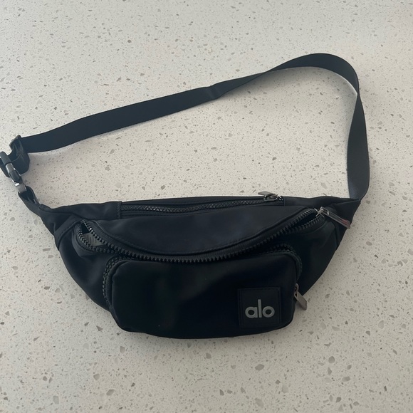 ALO Yoga Handbags - ALO YOGA FANNY BAG
